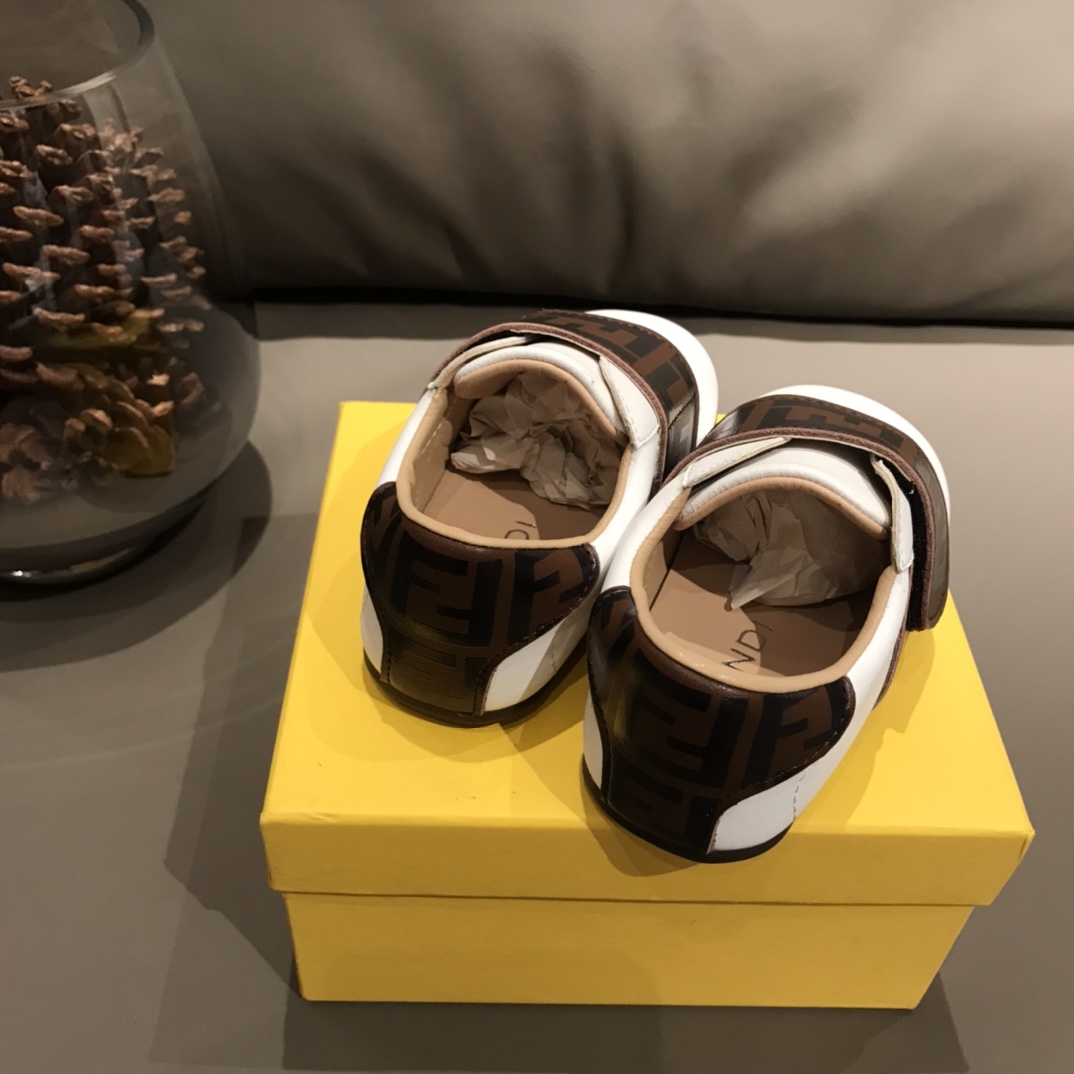 Children's shoes child